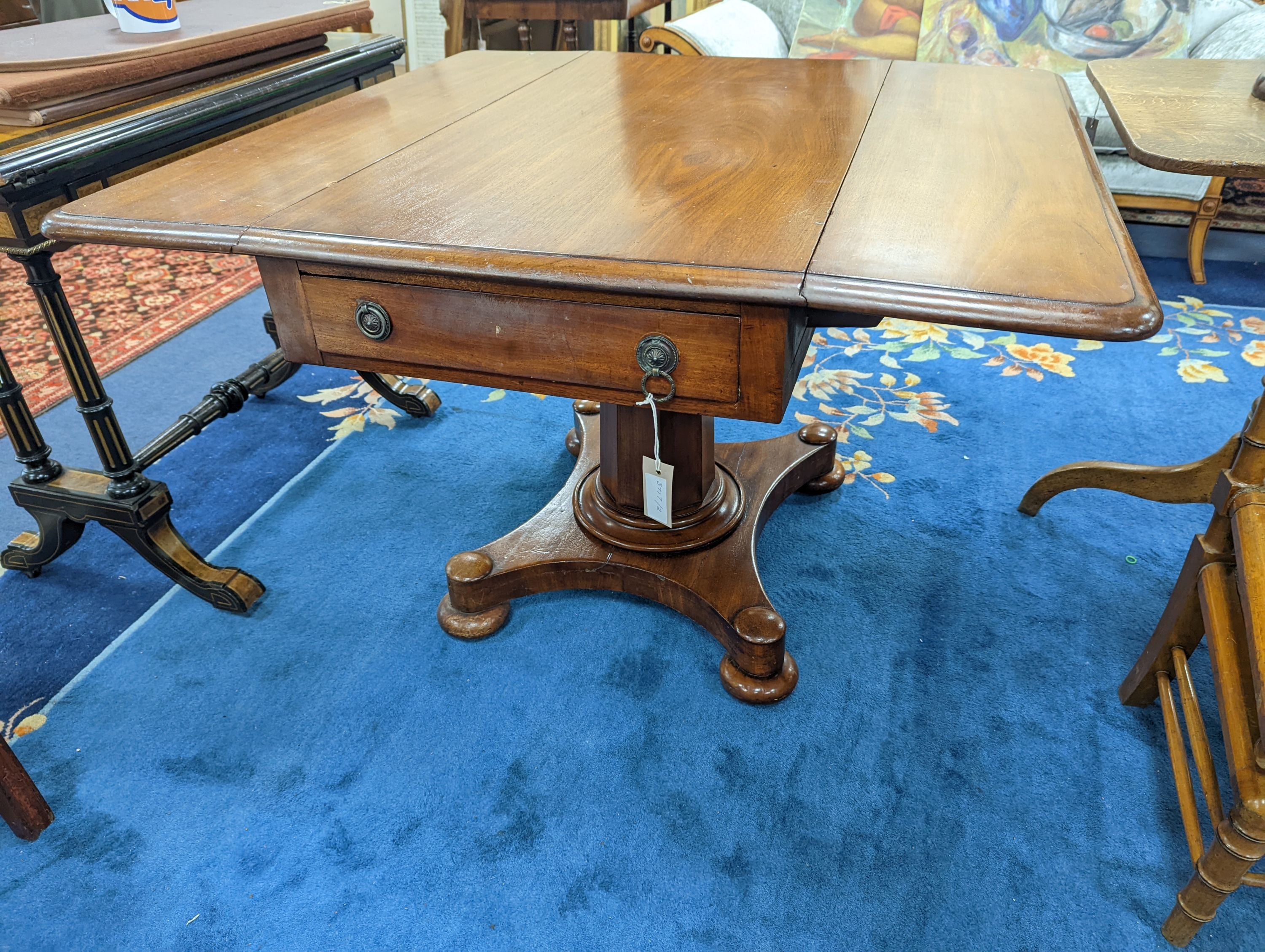 An early Victorian mahogany Pembroke breakfast table, 106cm extended, depth 103cm, height 72cm